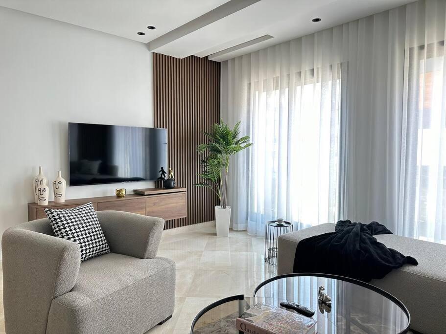 Sunny 2 Bedrooms - By Appartali شقة