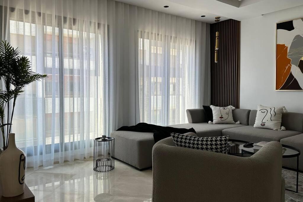 Sunny 2 Bedrooms - By Appartali شقة