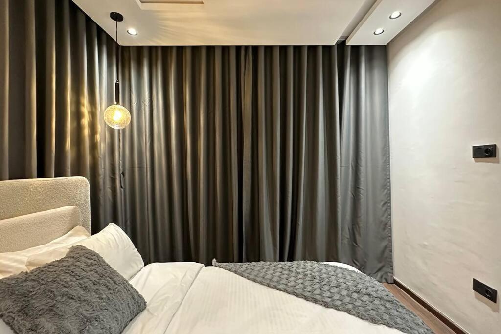 Sunny 2 Bedrooms - By Appartali شقة
